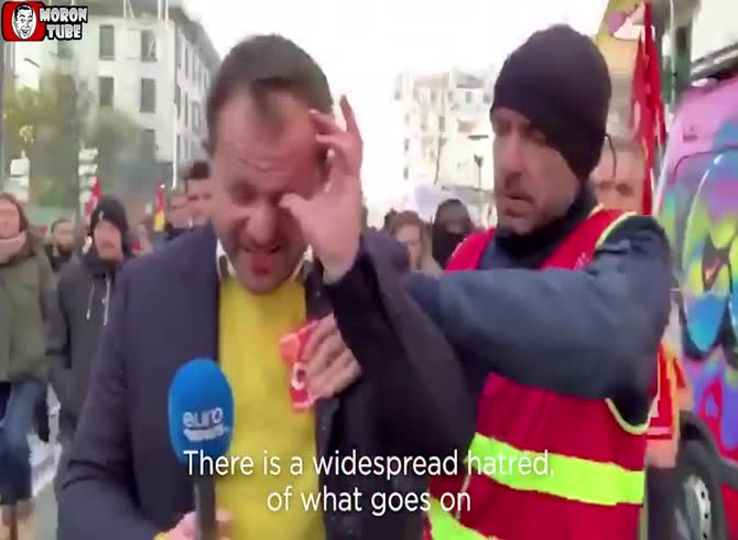 Video :Despite being doused with vodka and occasionally shoved around by protesters, this journalist quietly carries on with his live broadcast (Lyon)